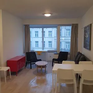 2 Bedrooms , Bruxelles Belgio